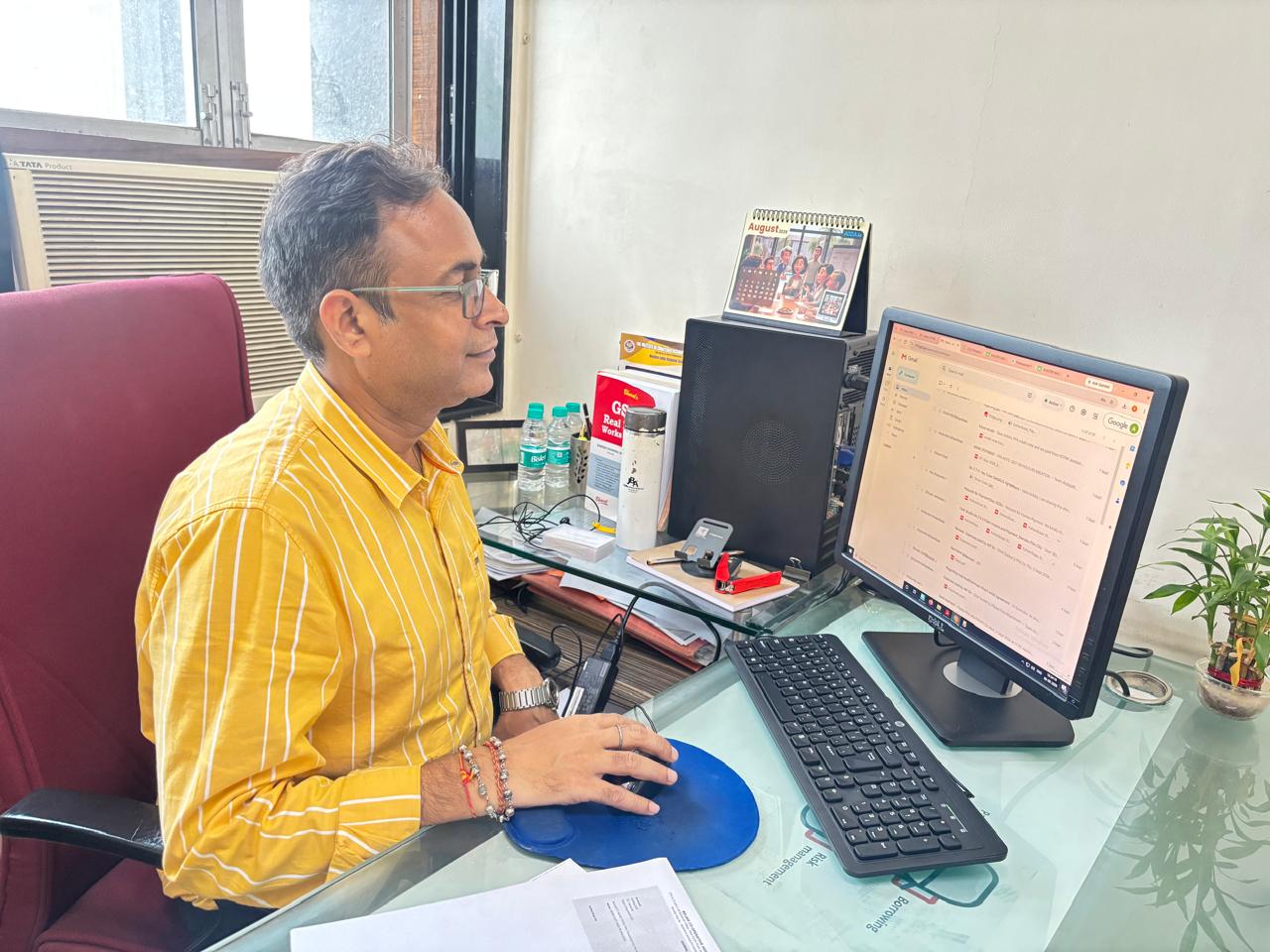 CA Suresh Kumar Yadav - Executive Desk